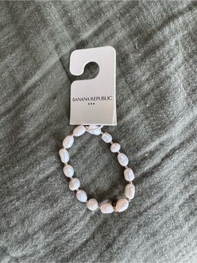 Banana Republic White Freshwater Pearl Stretch Bracelet NWT/ brand new